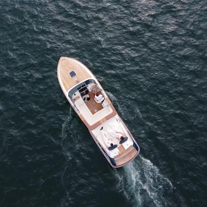 your sign to book a boat photoshoot on Lake&nbsp;Como